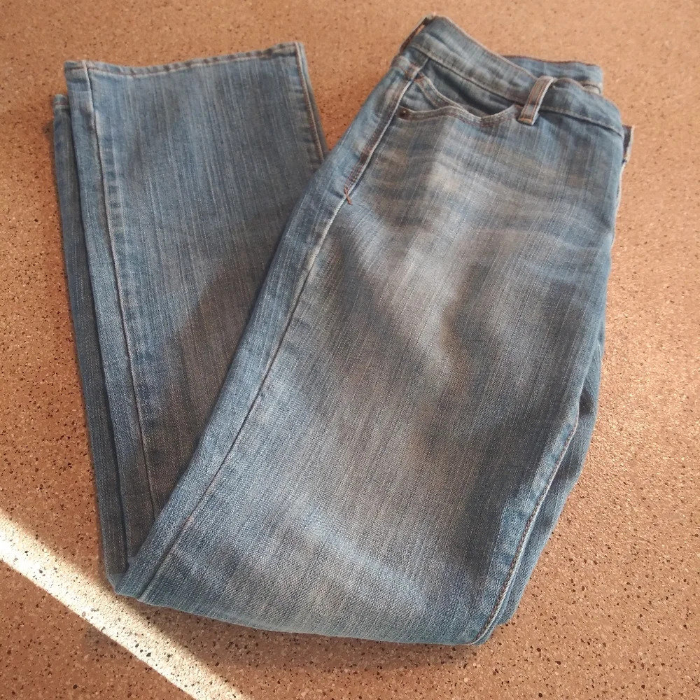 Old Navy light wash jeans regular cut size 2 - Picture 6 of 7